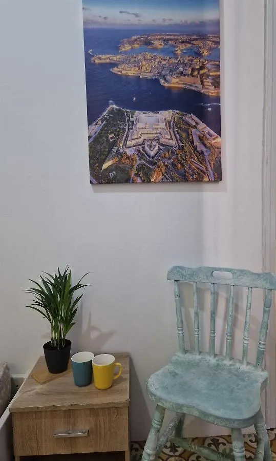 New Cosy & Bright Studio Apartment In Sliema Gzira 0*,  Malta